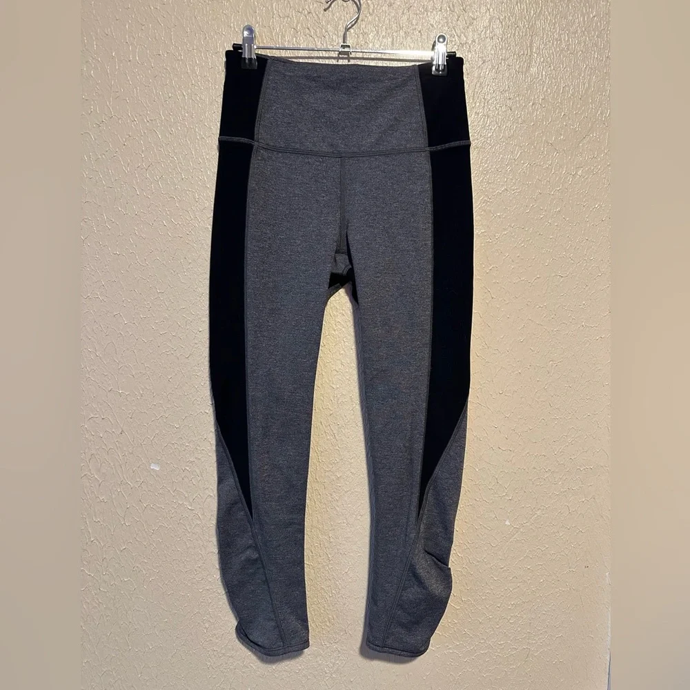 Lululemon Crop Leggings On Your Mark Gray & Black Size‎ 6